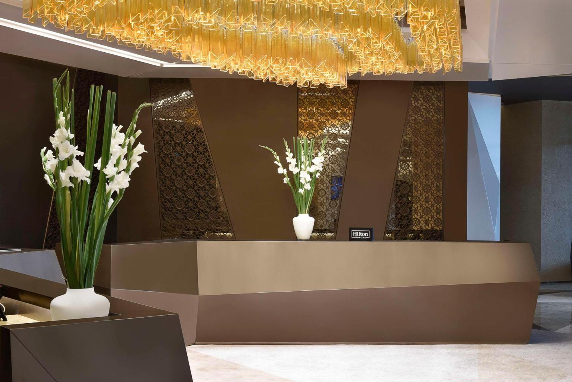 Hotel Hilton Bahrain Manama Zewnętrze zdjęcie The lobby of the hotel