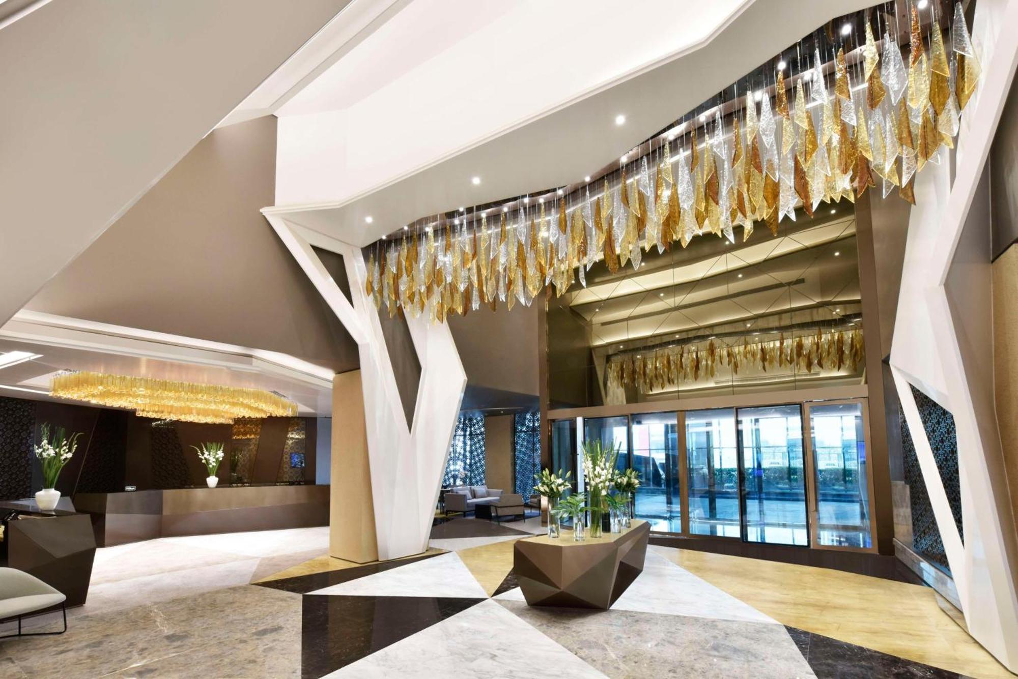 Hotel Hilton Bahrain Manama Zewnętrze zdjęcie The lobby of the hotel